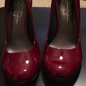 Patent high heel shoe